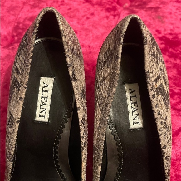 NWOT size 6 grey, and black snake skin platform heels by ALFANI - Picture 3 of 5